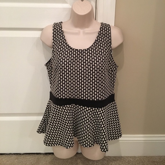 CHARLOTTE RUSSE NWT! Black & White Print Tank Top Size XL - Picture 2 of 5